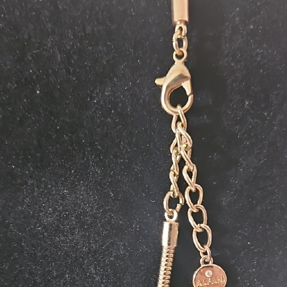 Elegant Gold Necklace for Women - Picture 2 of 4